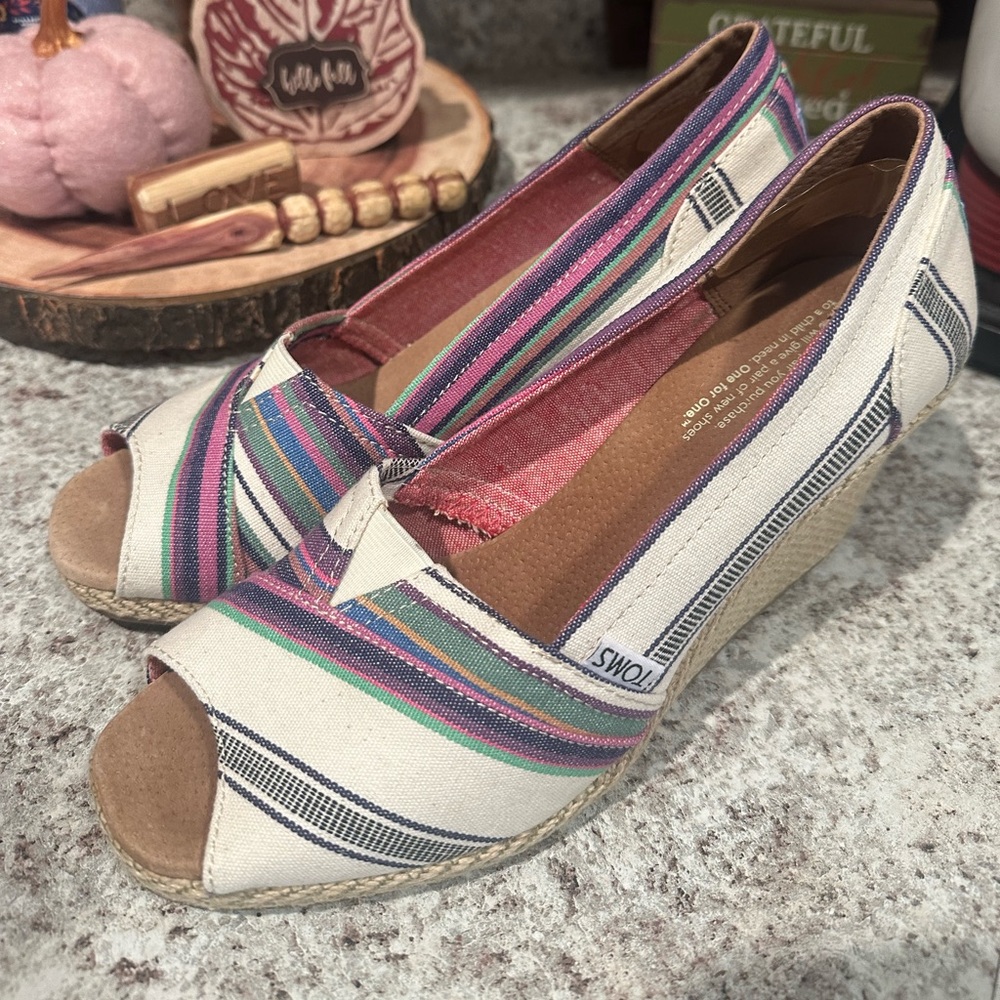 TOMS Colorful Vibrant Striped Peep Toe Cork Espadrilles Heels Women’s Size 6M
